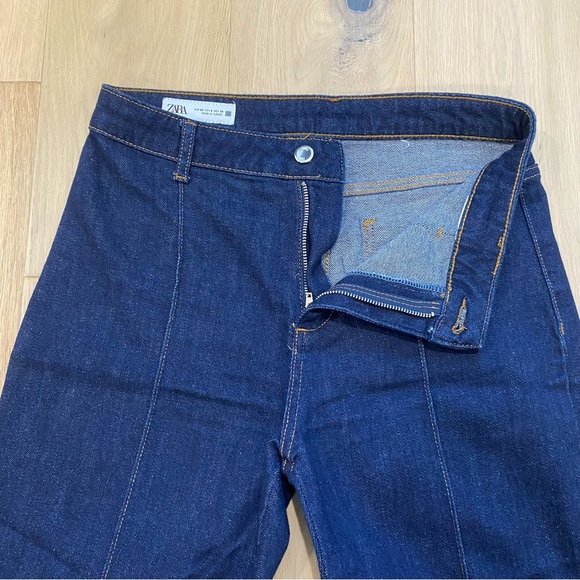 Zara | Crop Flare Mid Rise Blue Jeans 💙 - Picture 2 of 8